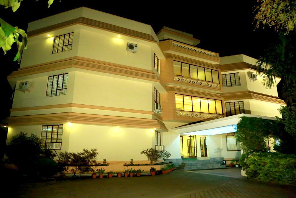 טקאדי Michaels Inn מראה חיצוני תמונה